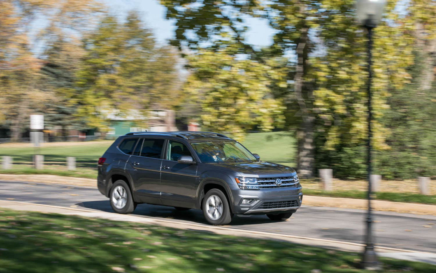Comparison Volkswagen Atlas SEL 2018 vs Volvo XC90 T6 Momentum